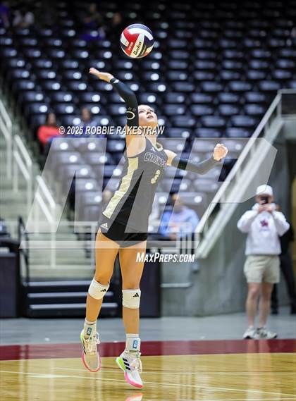 Thumbnail 1 in Iola vs. Crawford (UIL 2A D2 Volleyball Final) photogallery.