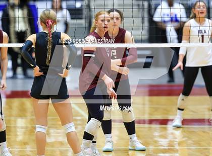 Thumbnail 3 in Iola vs. Crawford (UIL 2A D2 Volleyball Final) photogallery.