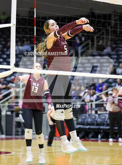 Thumbnail 1 in Iola vs. Crawford (UIL 2A D2 Volleyball Final) photogallery.