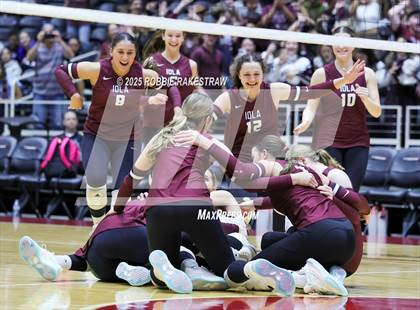 Thumbnail 1 in Iola vs. Crawford (UIL 2A D2 Volleyball Final) photogallery.