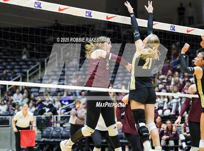 Thumbnail 1 in Iola vs. Crawford (UIL 2A D2 Volleyball Final) photogallery.