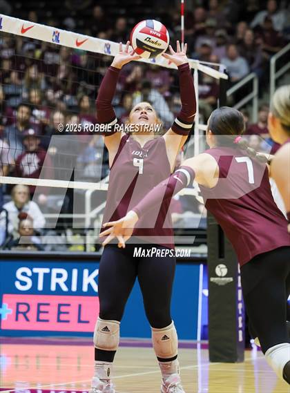 Thumbnail 3 in Iola vs. Crawford (UIL 2A D2 Volleyball Final) photogallery.