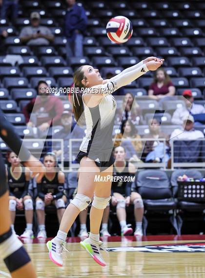 Thumbnail 2 in Iola vs. Crawford (UIL 2A D2 Volleyball Final) photogallery.
