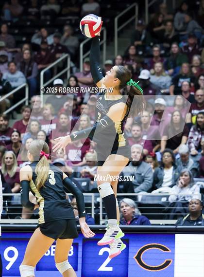 Thumbnail 1 in Iola vs. Crawford (UIL 2A D2 Volleyball Final) photogallery.