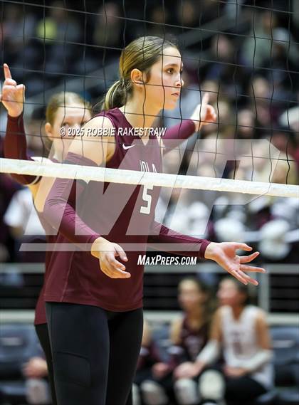 Thumbnail 2 in Iola vs. Crawford (UIL 2A D2 Volleyball Final) photogallery.