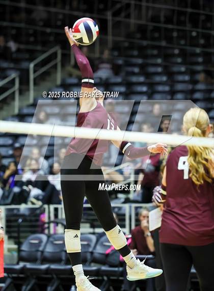 Thumbnail 3 in Iola vs. Crawford (UIL 2A D2 Volleyball Final) photogallery.