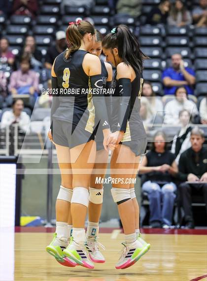 Thumbnail 2 in Iola vs. Crawford (UIL 2A D2 Volleyball Final) photogallery.
