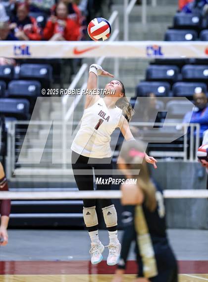 Thumbnail 1 in Iola vs. Crawford (UIL 2A D2 Volleyball Final) photogallery.