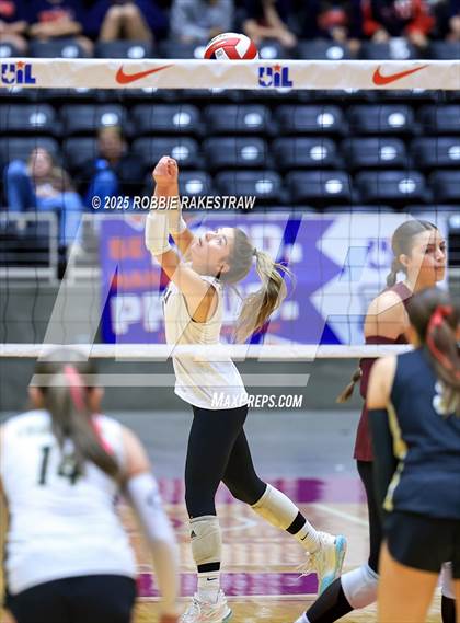 Thumbnail 1 in Iola vs. Crawford (UIL 2A D2 Volleyball Final) photogallery.