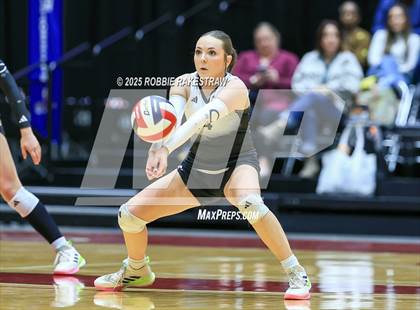 Thumbnail 2 in Iola vs. Crawford (UIL 2A D2 Volleyball Final) photogallery.