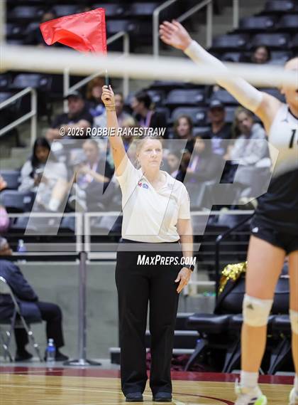 Thumbnail 1 in Iola vs. Crawford (UIL 2A D2 Volleyball Final) photogallery.