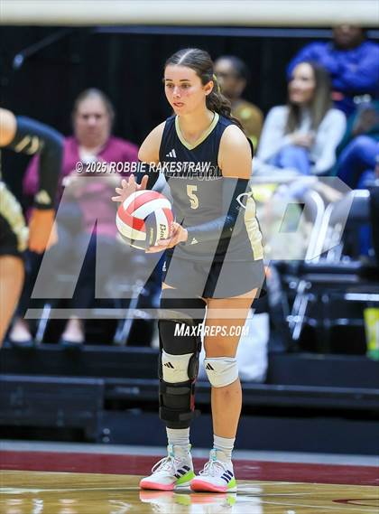 Thumbnail 1 in Iola vs. Crawford (UIL 2A D2 Volleyball Final) photogallery.