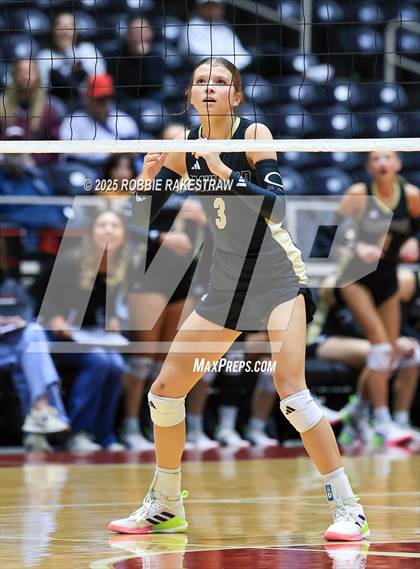Thumbnail 1 in Iola vs. Crawford (UIL 2A D2 Volleyball Final) photogallery.