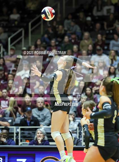 Thumbnail 2 in Iola vs. Crawford (UIL 2A D2 Volleyball Final) photogallery.