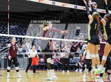 Thumbnail 3 in Iola vs. Crawford (UIL 2A D2 Volleyball Final) photogallery.