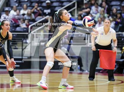 Thumbnail 1 in Iola vs. Crawford (UIL 2A D2 Volleyball Final) photogallery.