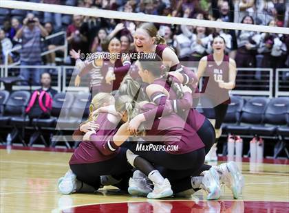 Thumbnail 3 in Iola vs. Crawford (UIL 2A D2 Volleyball Final) photogallery.