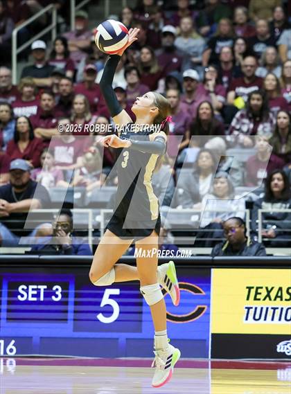 Thumbnail 3 in Iola vs. Crawford (UIL 2A D2 Volleyball Final) photogallery.