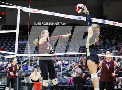 Thumbnail 3 in Iola vs. Crawford (UIL 2A D2 Volleyball Final) photogallery.