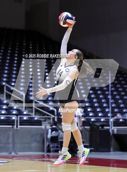 Thumbnail 3 in Iola vs. Crawford (UIL 2A D2 Volleyball Final) photogallery.