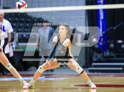 Thumbnail 1 in Iola vs. Crawford (UIL 2A D2 Volleyball Final) photogallery.