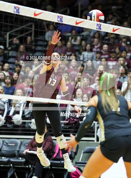Thumbnail 1 in Iola vs. Crawford (UIL 2A D2 Volleyball Final) photogallery.