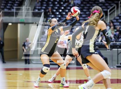Thumbnail 1 in Iola vs. Crawford (UIL 2A D2 Volleyball Final) photogallery.