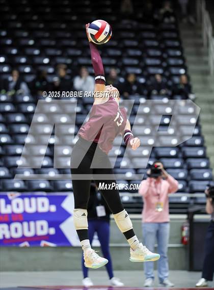 Thumbnail 1 in Iola vs. Crawford (UIL 2A D2 Volleyball Final) photogallery.