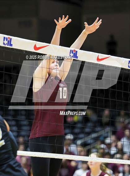 Thumbnail 1 in Iola vs. Crawford (UIL 2A D2 Volleyball Final) photogallery.