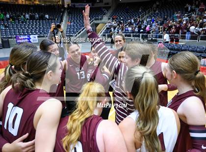 Thumbnail 3 in Iola vs. Crawford (UIL 2A D2 Volleyball Final) photogallery.