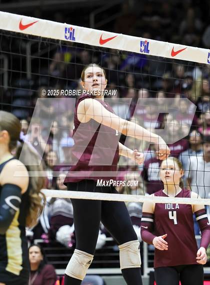 Thumbnail 2 in Iola vs. Crawford (UIL 2A D2 Volleyball Final) photogallery.