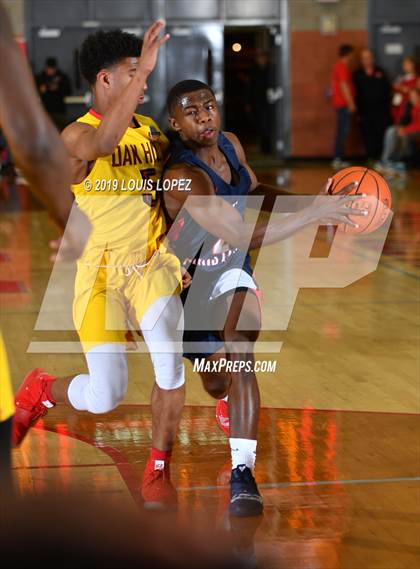 Thumbnail 2 in Modesto Christian vs. Oak Hill Academy (Nike Extravaganza) photogallery.