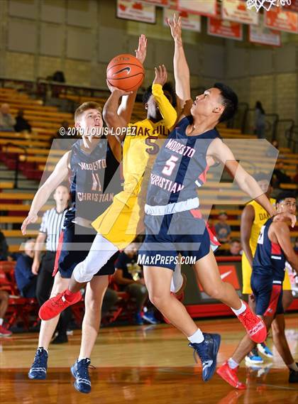 Thumbnail 1 in Modesto Christian vs. Oak Hill Academy (Nike Extravaganza) photogallery.