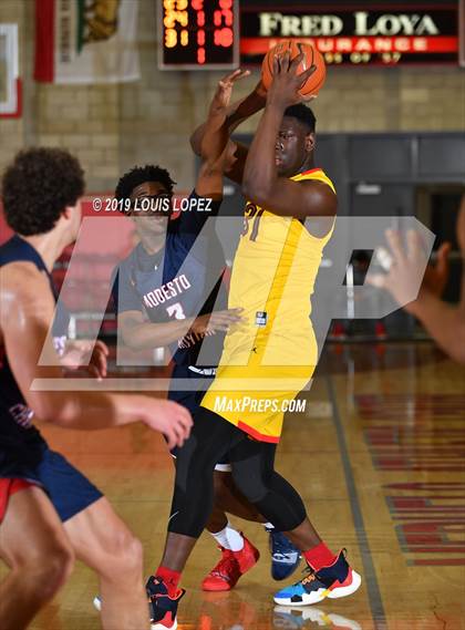 Thumbnail 3 in Modesto Christian vs. Oak Hill Academy (Nike Extravaganza) photogallery.