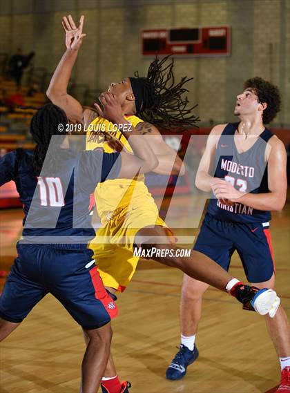 Thumbnail 2 in Modesto Christian vs. Oak Hill Academy (Nike Extravaganza) photogallery.