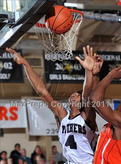 Thumbnail 2 in Dwyer vs. Winter Park (City of Palms Classic) photogallery.