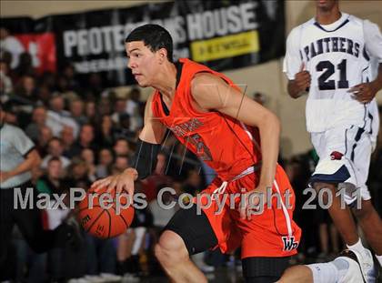 Thumbnail 3 in Dwyer vs. Winter Park (City of Palms Classic) photogallery.