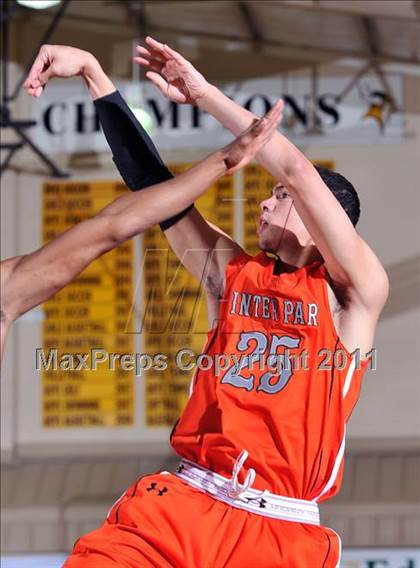 Thumbnail 2 in Dwyer vs. Winter Park (City of Palms Classic) photogallery.