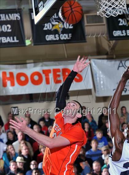 Thumbnail 3 in Dwyer vs. Winter Park (City of Palms Classic) photogallery.