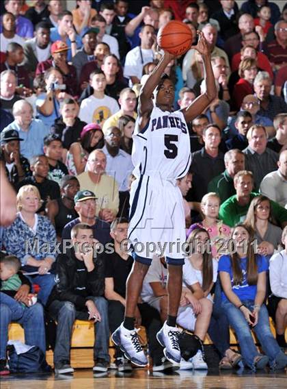 Thumbnail 2 in Dwyer vs. Winter Park (City of Palms Classic) photogallery.