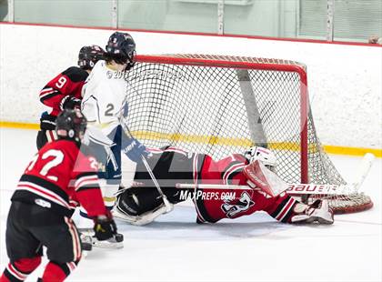 Thumbnail 3 in Reading Memorial vs. St. Mary's (MIAA Division 2 North Round 1) photogallery.
