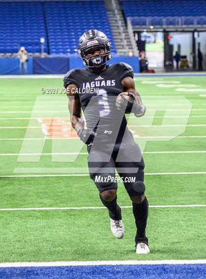 Thumbnail 3 in Boerne vs LBJ Austin (UIL 4A D1 Regional Semifinals) photogallery.