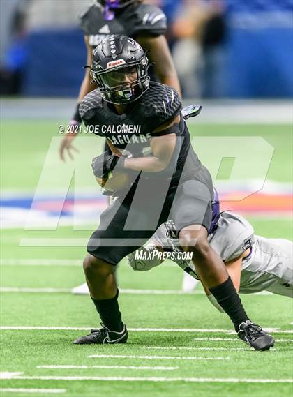 Thumbnail 3 in Boerne vs LBJ Austin (UIL 4A D1 Regional Semifinals) photogallery.