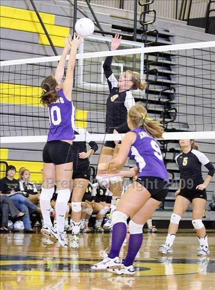 Thumbnail 1 in Alvarado @ Crandall photogallery.