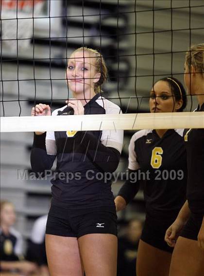 Thumbnail 1 in Alvarado @ Crandall photogallery.
