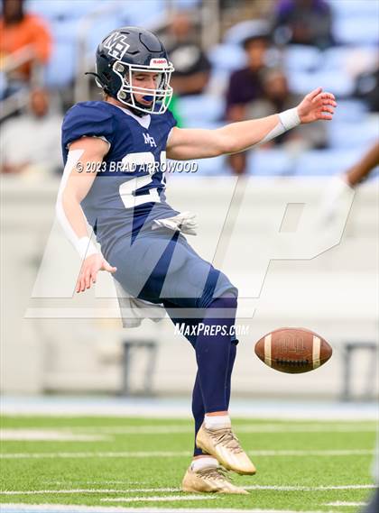 Thumbnail 2 in Tarboro vs Mount Airy (NCHSAA 1A Finals) photogallery.