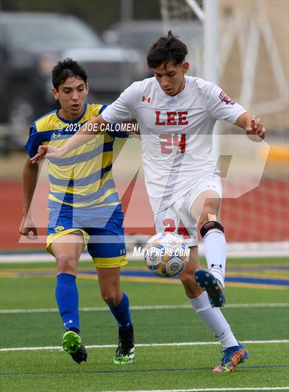 Thumbnail 3 in Lee [Robert E.] vs Alamo Heights (Alamo Heights Tournament) photogallery.