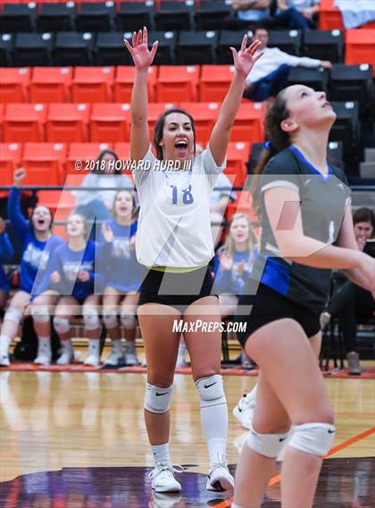 Thumbnail 3 in Weatherford vs. Lamar (UIL 6A Bi-District Playoff) photogallery.