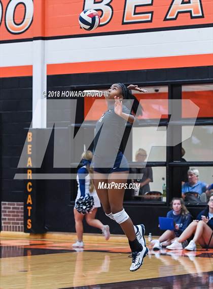 Thumbnail 1 in Weatherford vs. Lamar (UIL 6A Bi-District Playoff) photogallery.