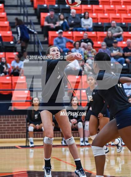Thumbnail 1 in Weatherford vs. Lamar (UIL 6A Bi-District Playoff) photogallery.